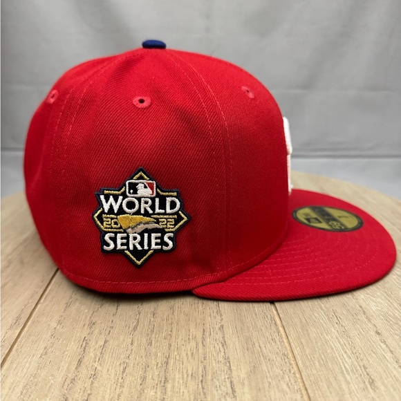 New Era 59Fifty Philadelphia Phillies World Series 2022 Fitted Hat Red Men’s 7 - Picture 2 of 6